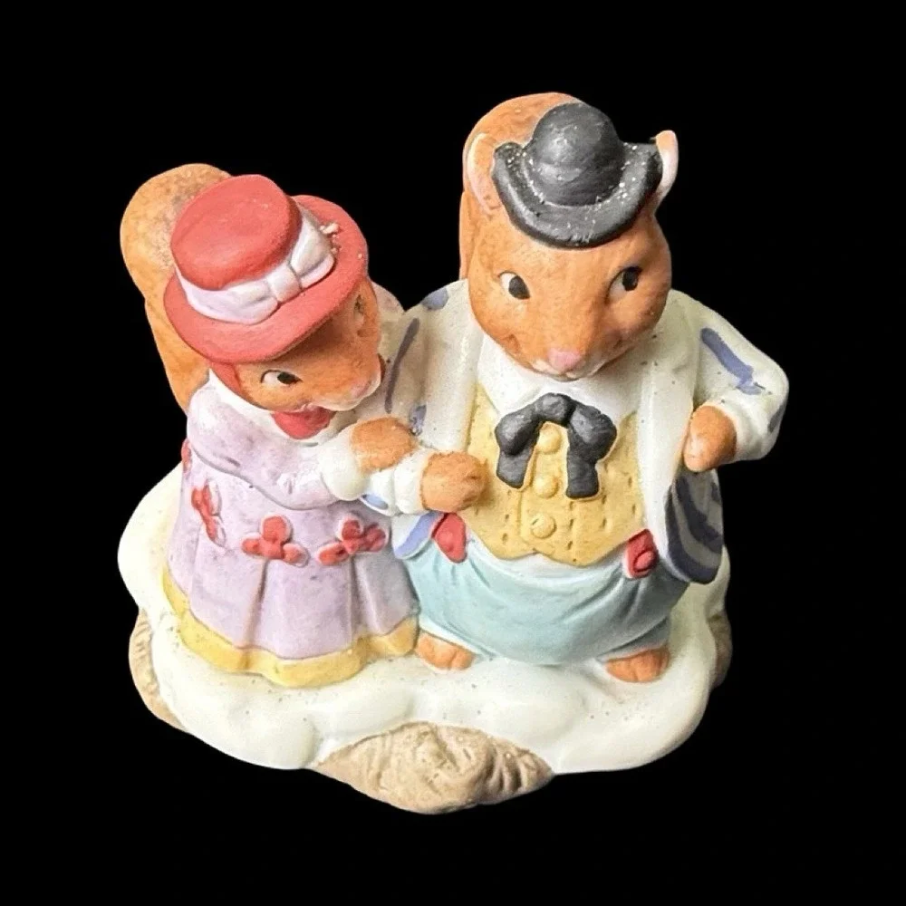 Fitz & Floyd Enchanted Forest Holiday Hamlet Squirrel Family Figurine 1993